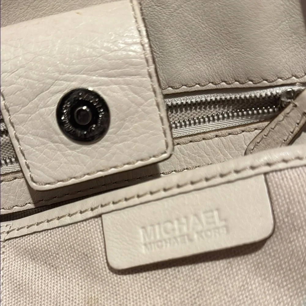Michael Kors White Shoulder Bag with Textured Leather